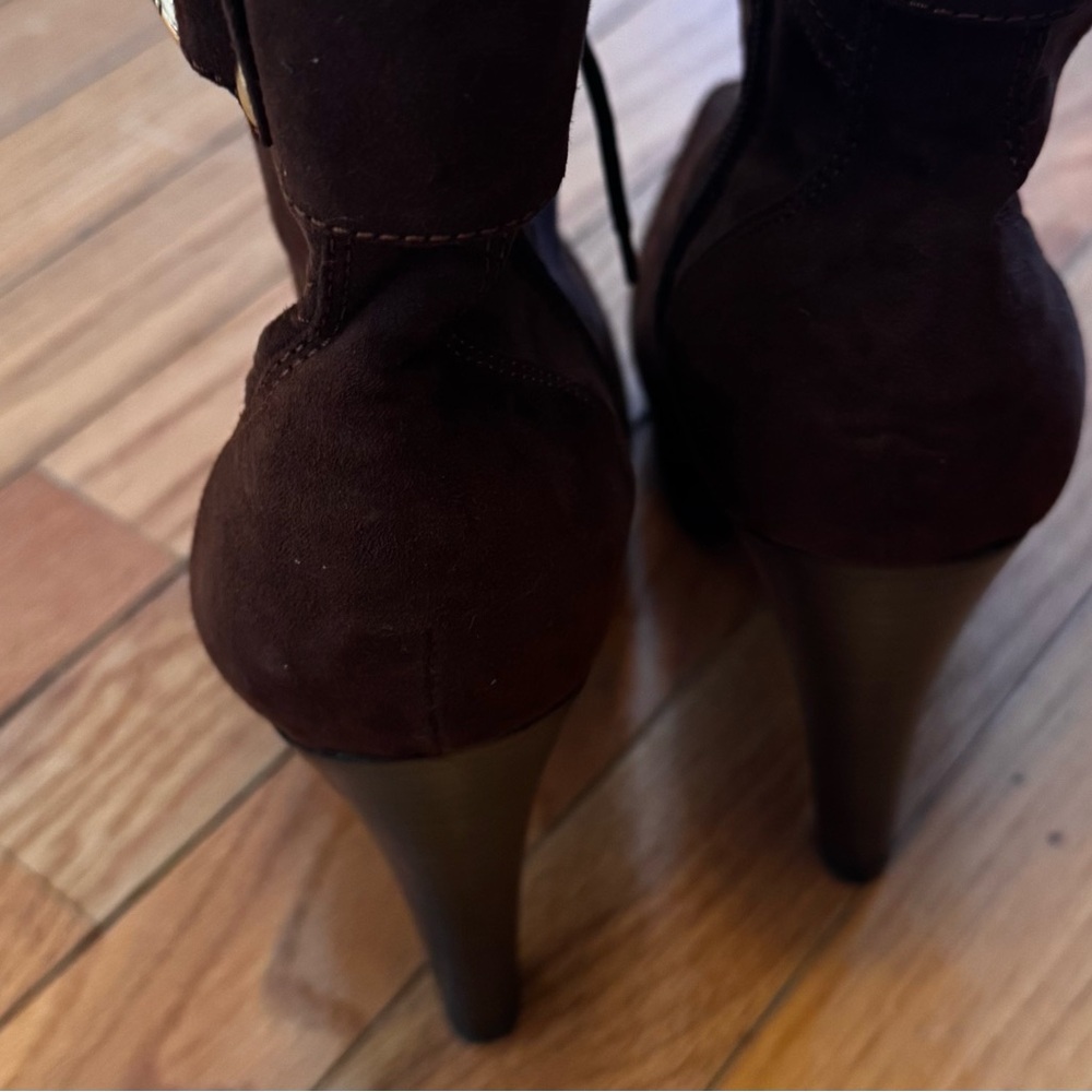 Guess Bootie’s - Picture 3 of 3